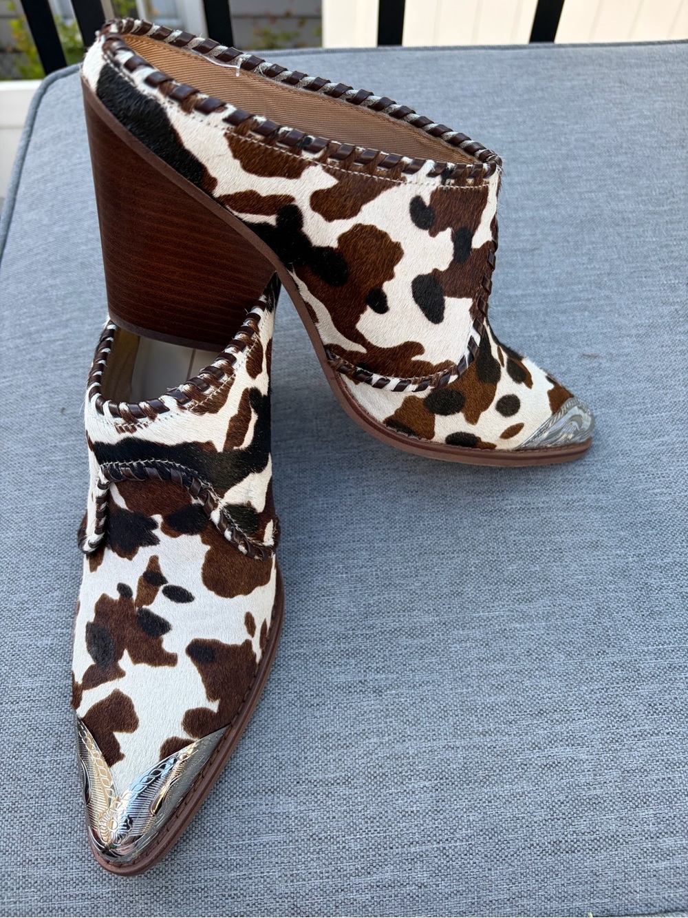 Dolce Vita Brown and White Cow-Print Block Heel Mules with Metallic Toe size 9 - Picture 4 of 10